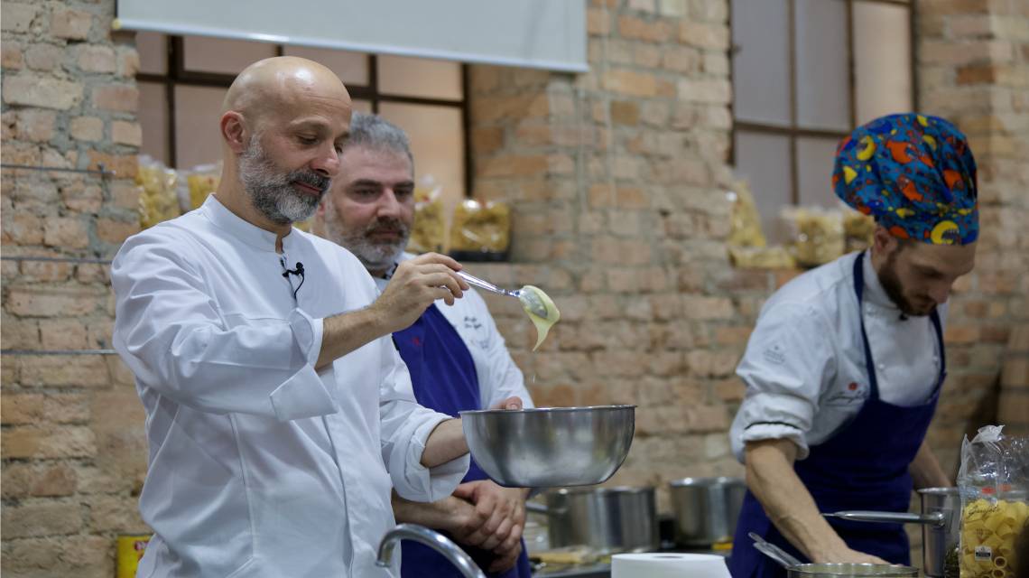 Universidade Anhembi Morumbi recebe chef italiano Niko Romito para masterclass e final de concurso