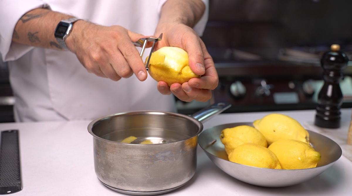 paso a paso spaghettini al limone con Galmesano: infusionar limón