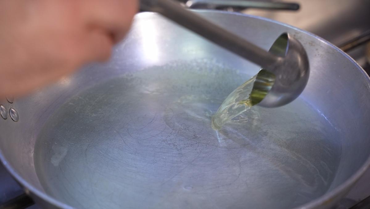 paso a paso spaghettini al limone con Galmesano: filtrar agua