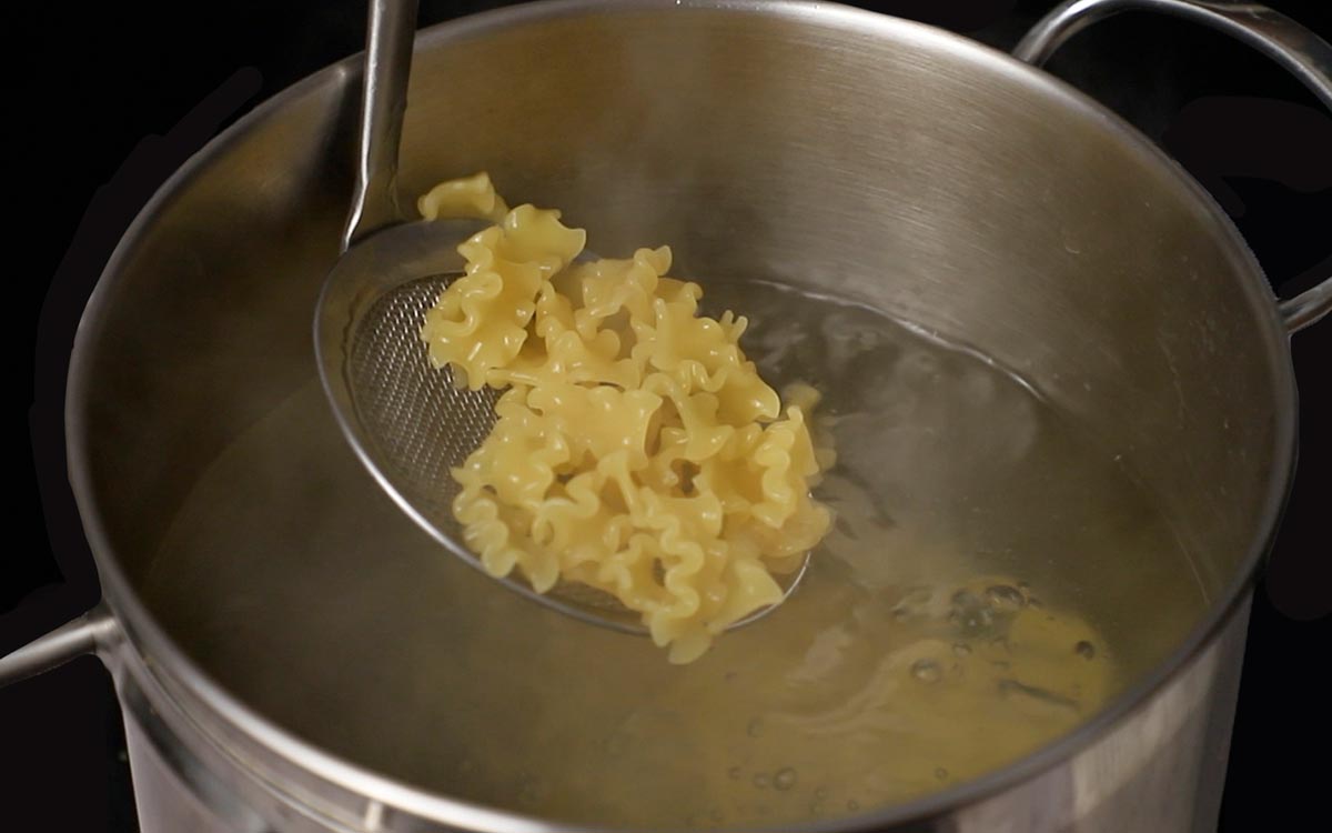 Paso a paso Mafalda con crema de patata y brócoli hervir pasta