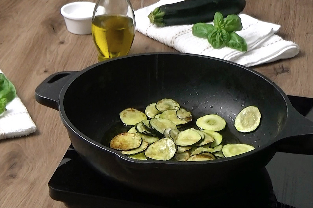 ensalada de pasta con atún calabacín y queso