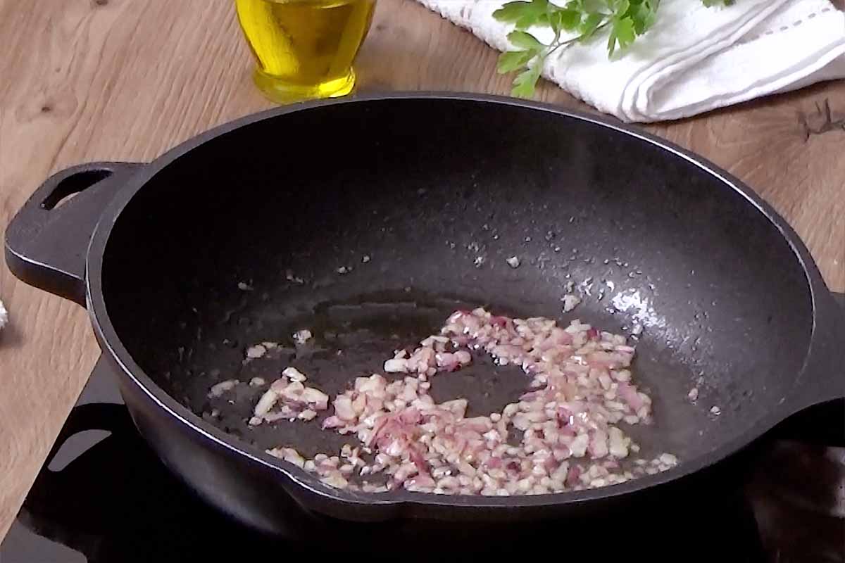 paso a paso pasta al curry cebolla