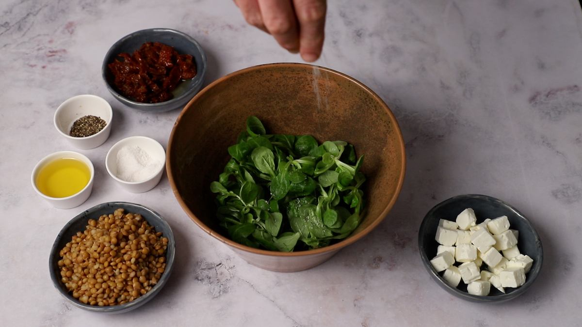 Ensalada de pasta lentejas aliñar