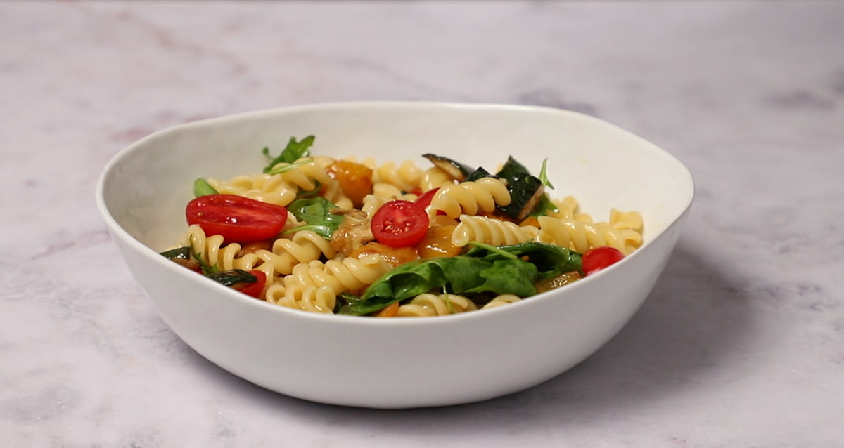 Ensalada De Pasta Con Verduras paso 6 servir y disfrutar