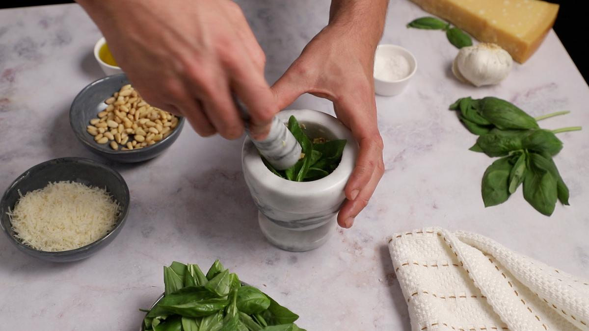 paso a paso spaghetti al pesto albahaca