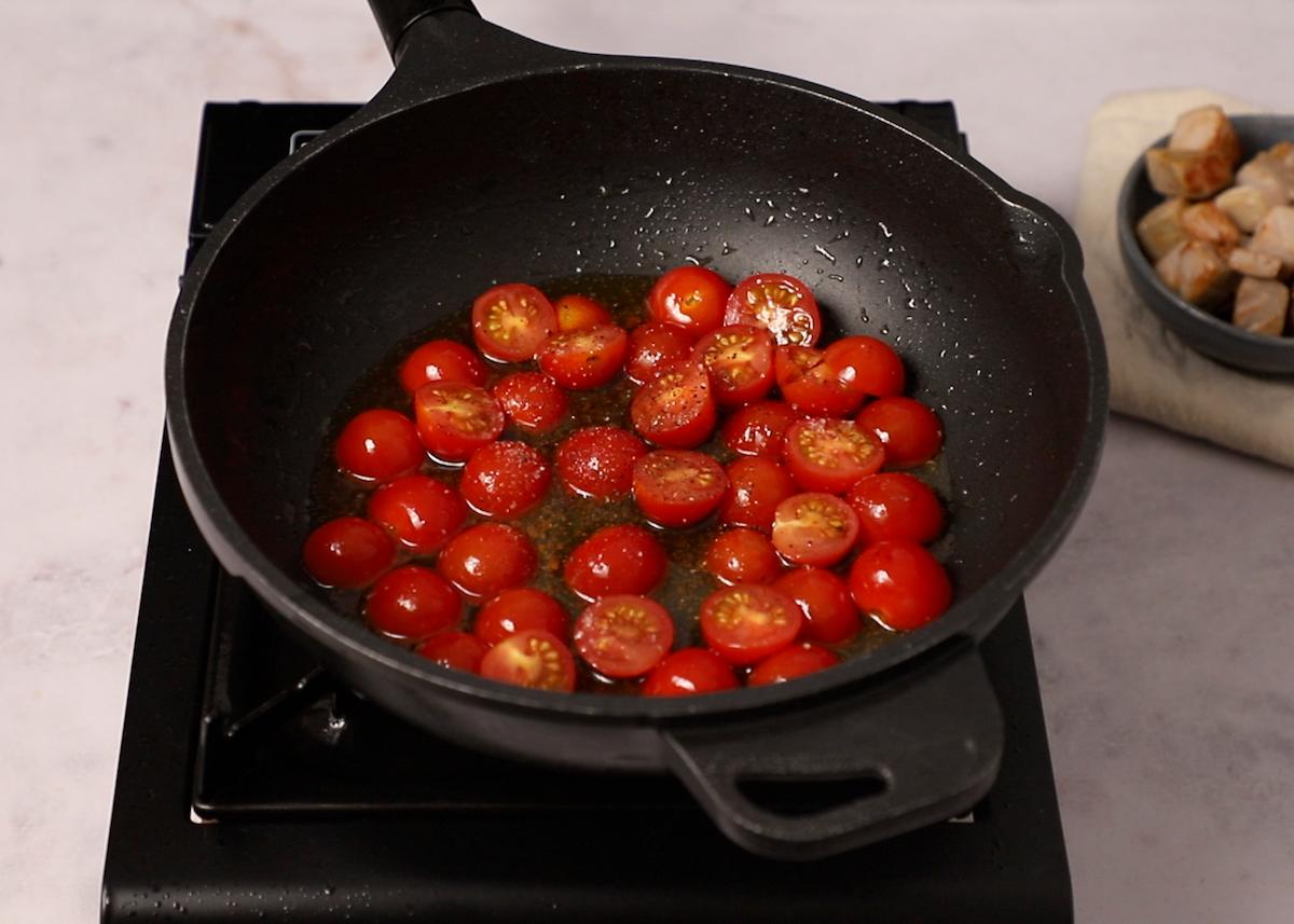 Paso a paso espaguetis con atún y tomate pasar los cherry