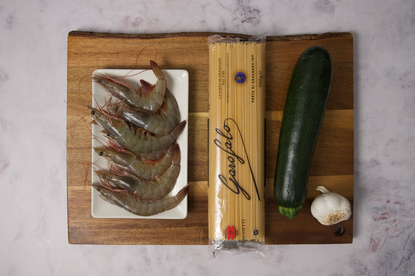 Espaguetis con langostinos. Preparamos los ingredientes.