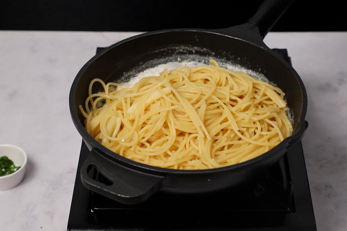 paso a paso espaguetis con salmón ahumado pasta