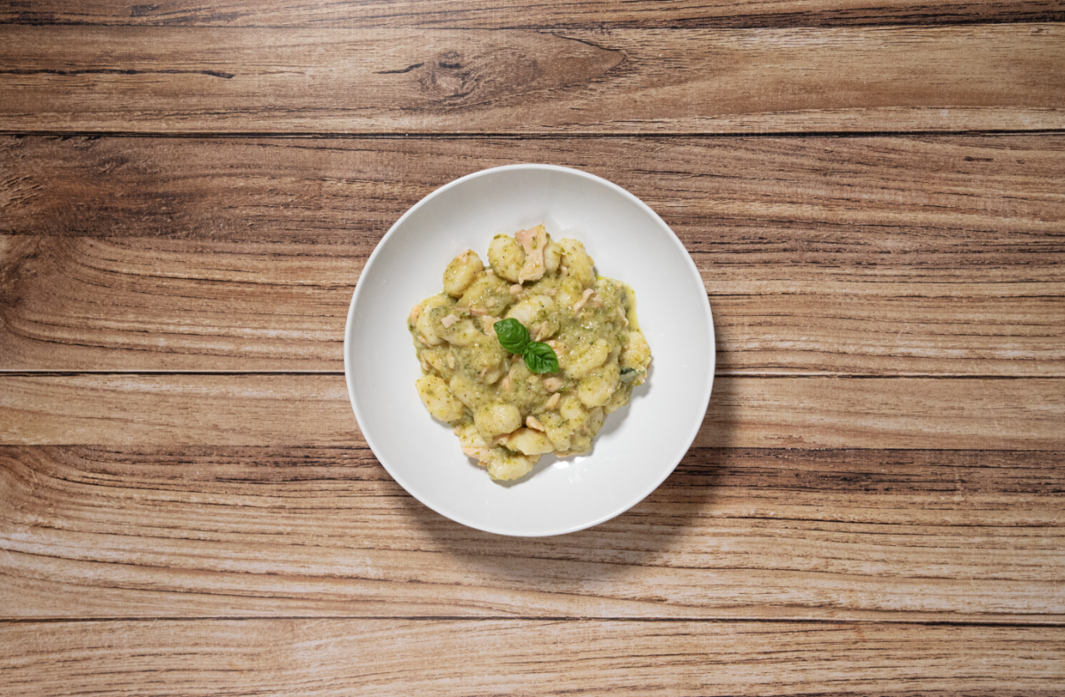 Ñoquis con salmón, plato final