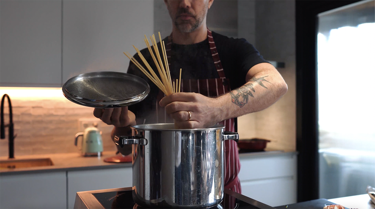 linguine con bogavante - cocer pasta