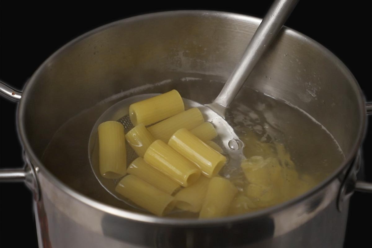 paso a paso rigatoni alla carbonara pasta