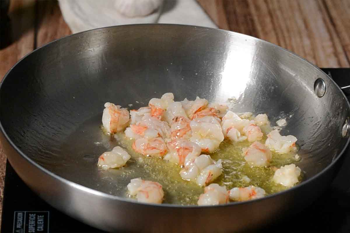 paso a paso macarrones con calabacín langostinos