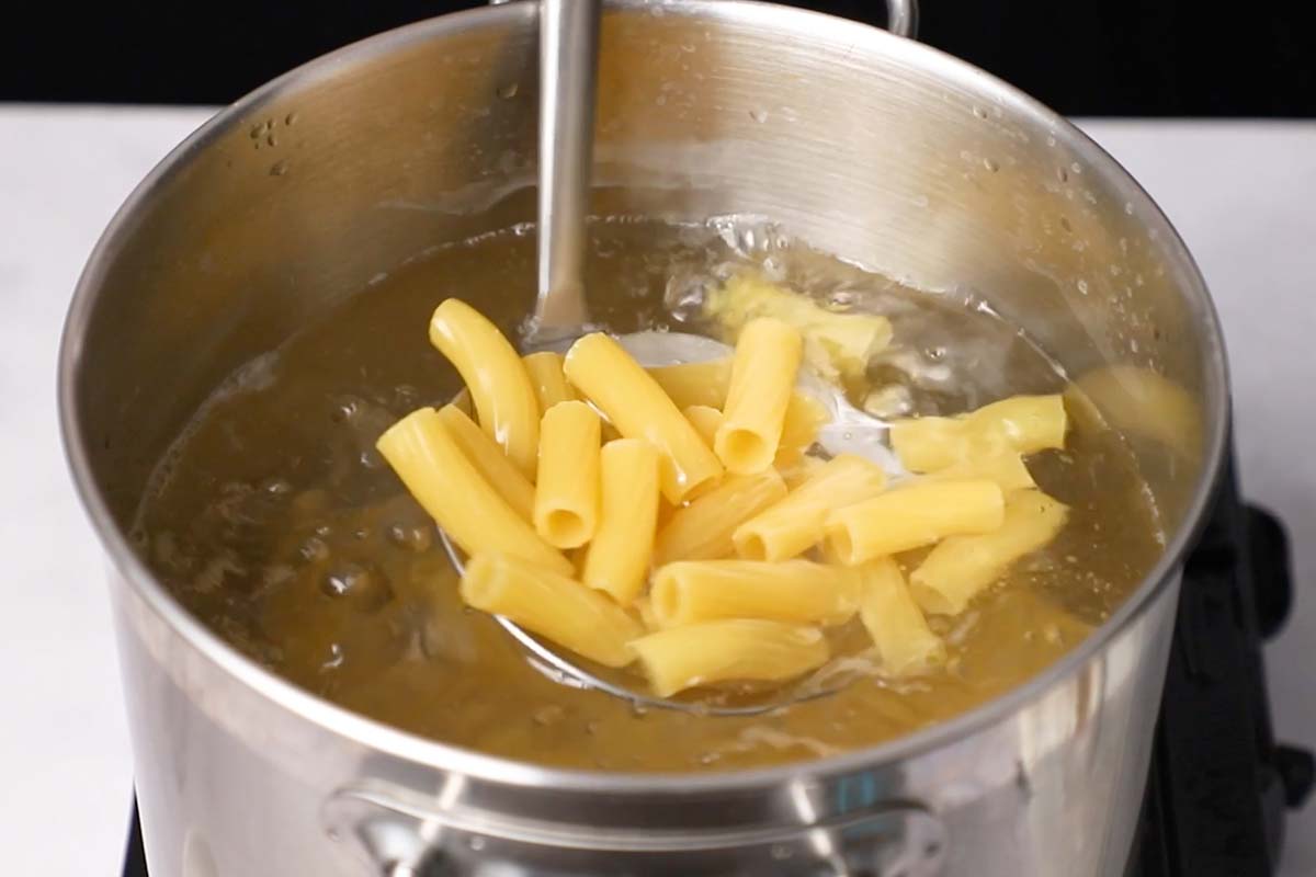 paso a paso macarrones con verduras - Cocer pasta