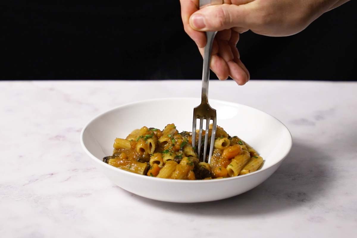 paso a paso macarrones con verduras - EMPLATADO