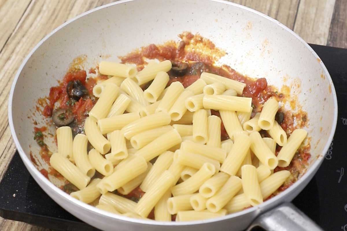 pasta a la puttanesca