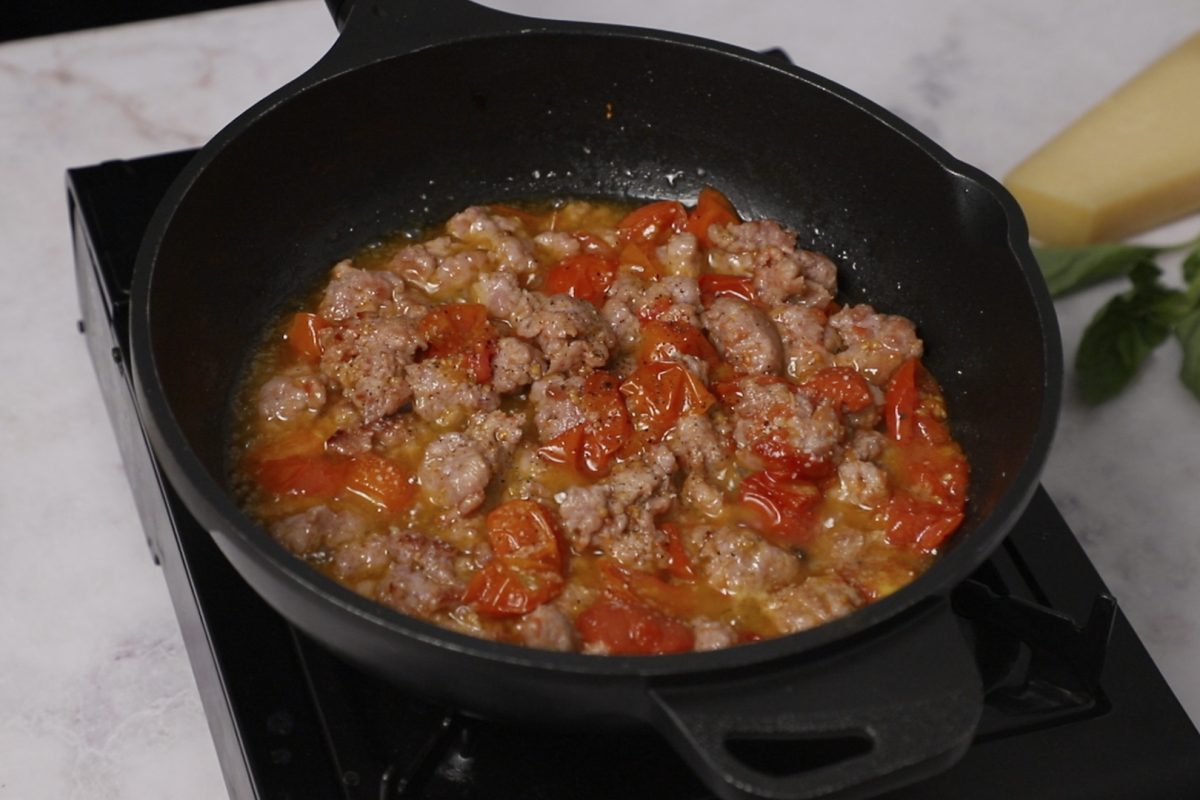 Pasta al horno. Incorporamos los tomates cherry.