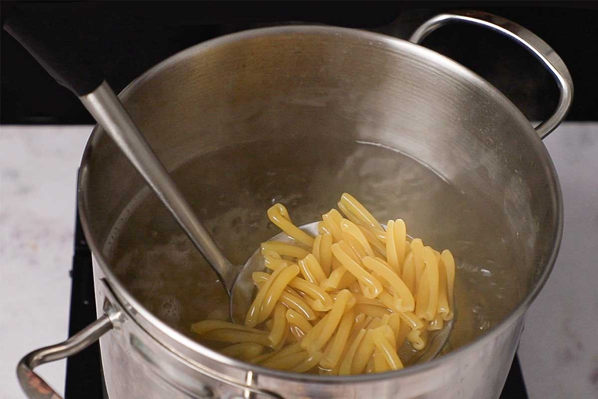 paso a paso ensalada de pasta con avocado hervir pasta