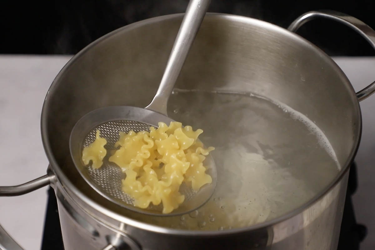 paso a paso pasta con bacalao HERVIR