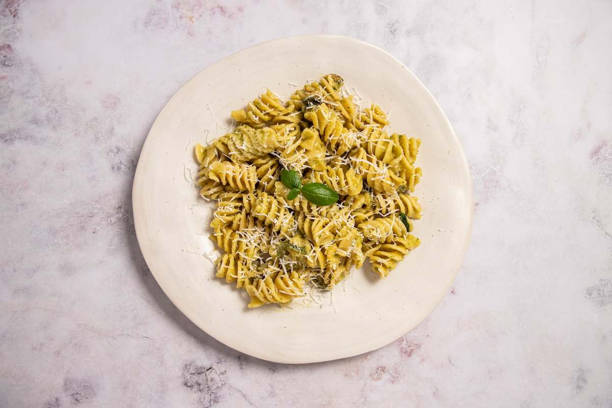 Paso a paso pasta con calabacín: emplatar