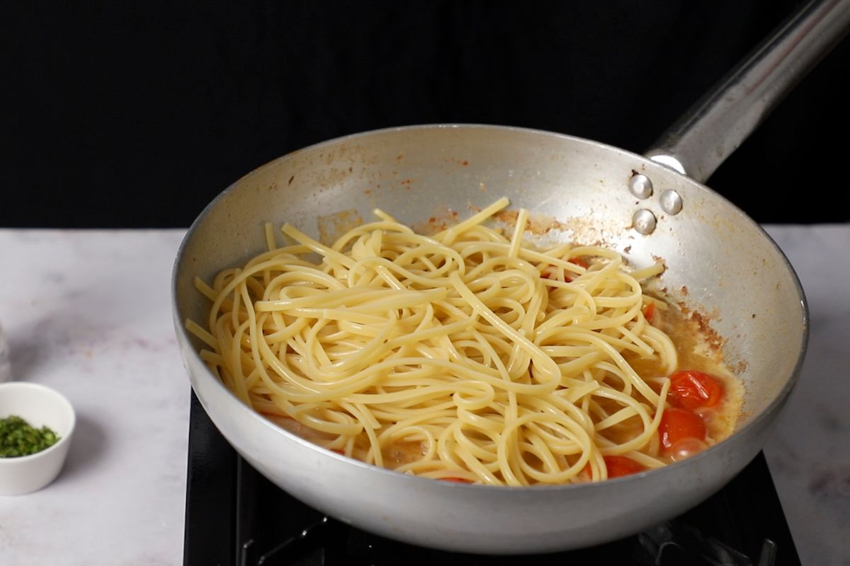 Paso a paso pasta con calamares echar linguine