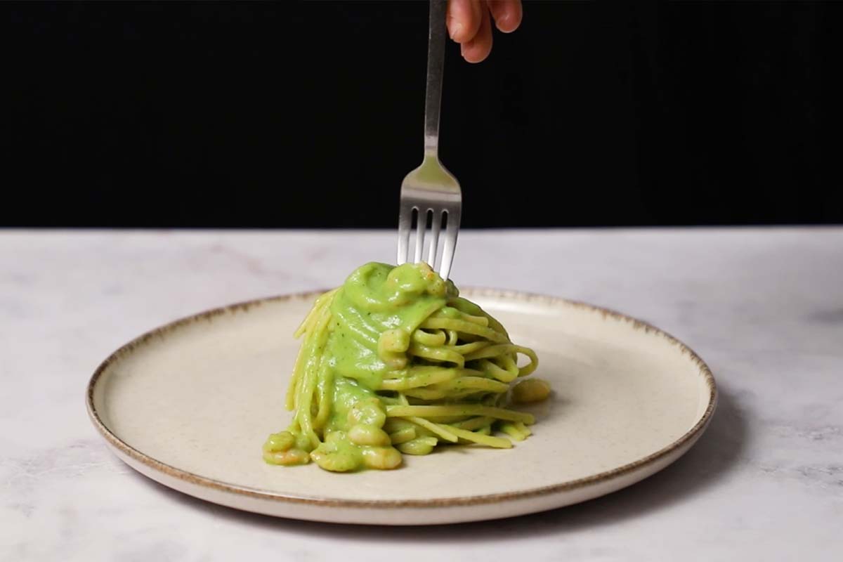 paso a paso pasta con camarones emplatado