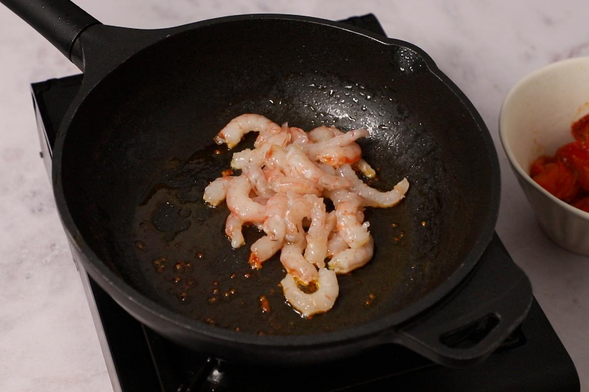 paso a paso pasta con gambas cocinar gambas