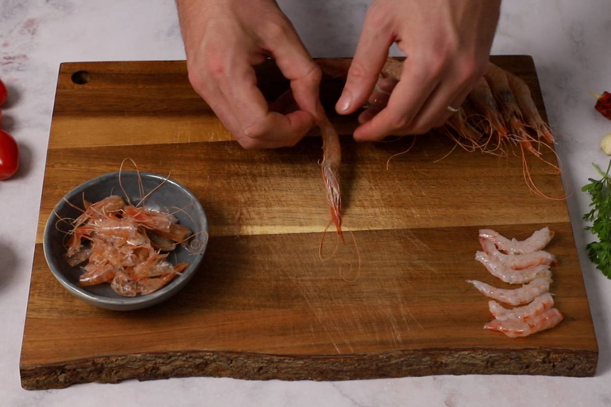 paso a paso pasta con gambas pelar gambas