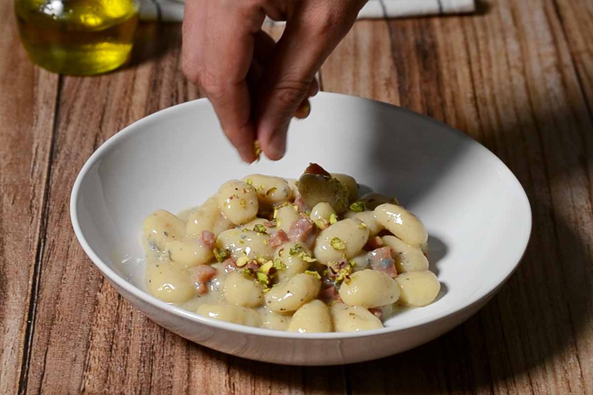 paso a paso pasta con panceta decoramos