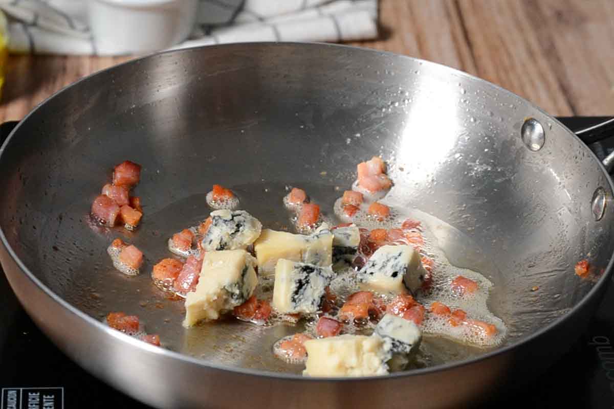 paso a paso pasta con panceta gorgonzola