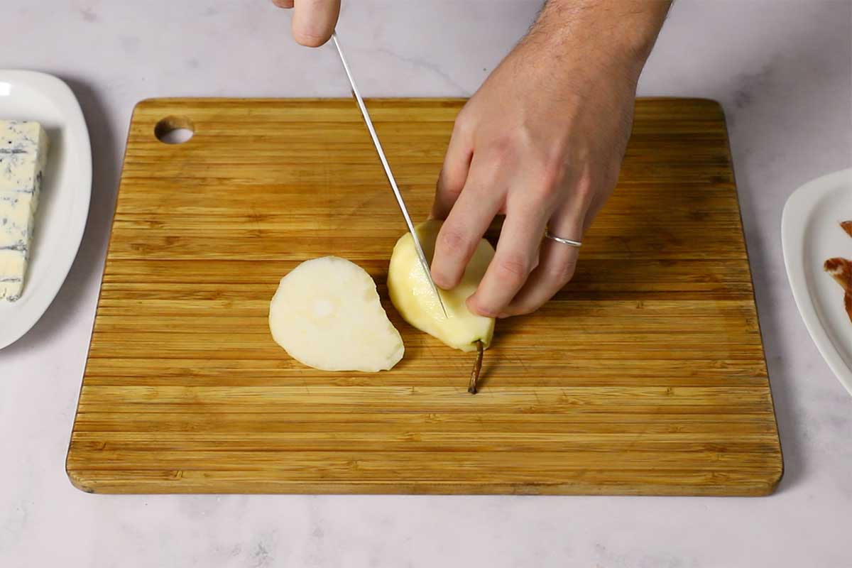 paso a paso pasta con pera cortar ingredientes