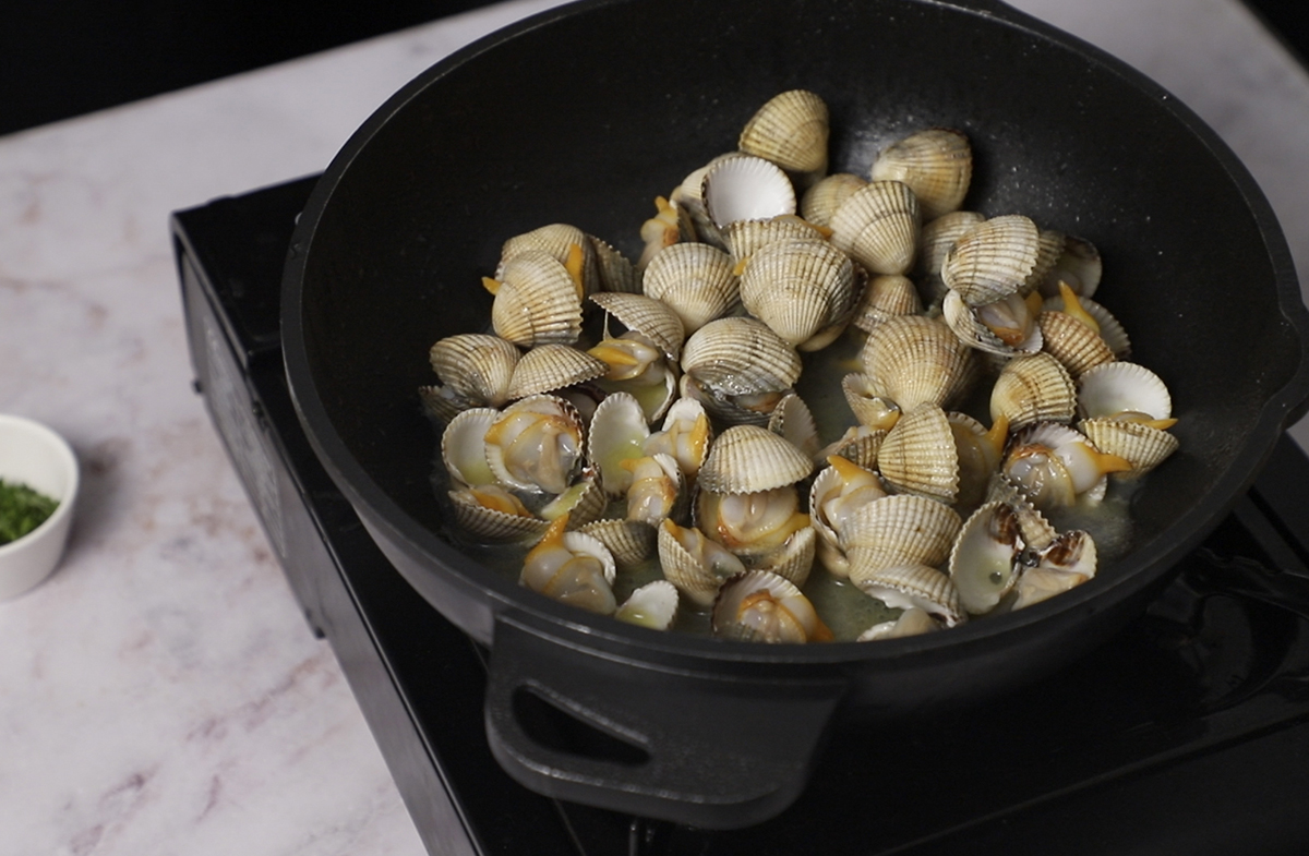 pasta con gambones berberechos