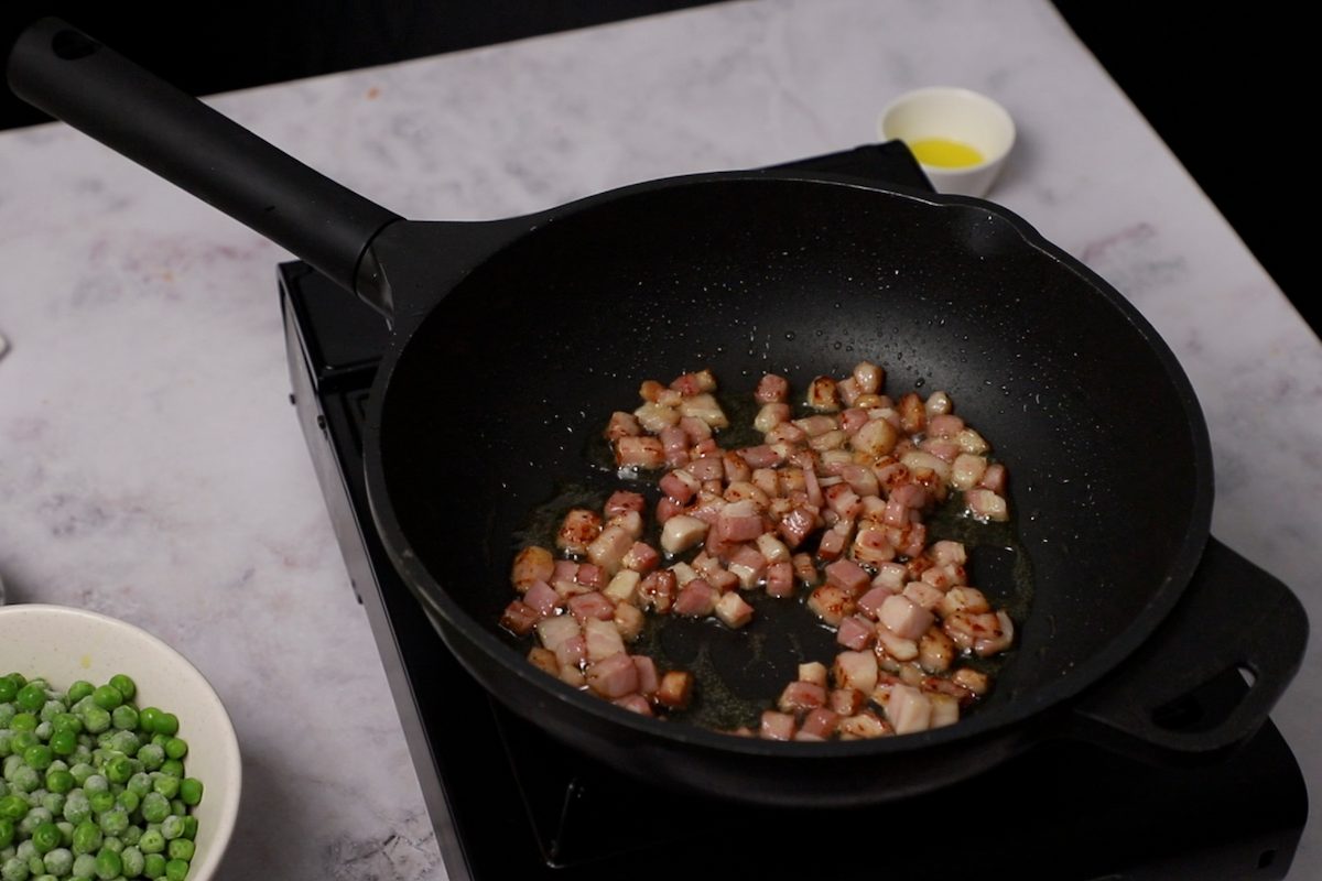 Paso a paso pasta con guisantes panceta