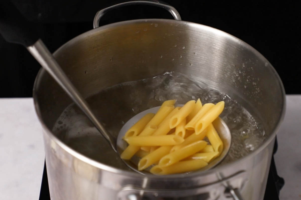 paso a paso penne alla vodka hervir pasta