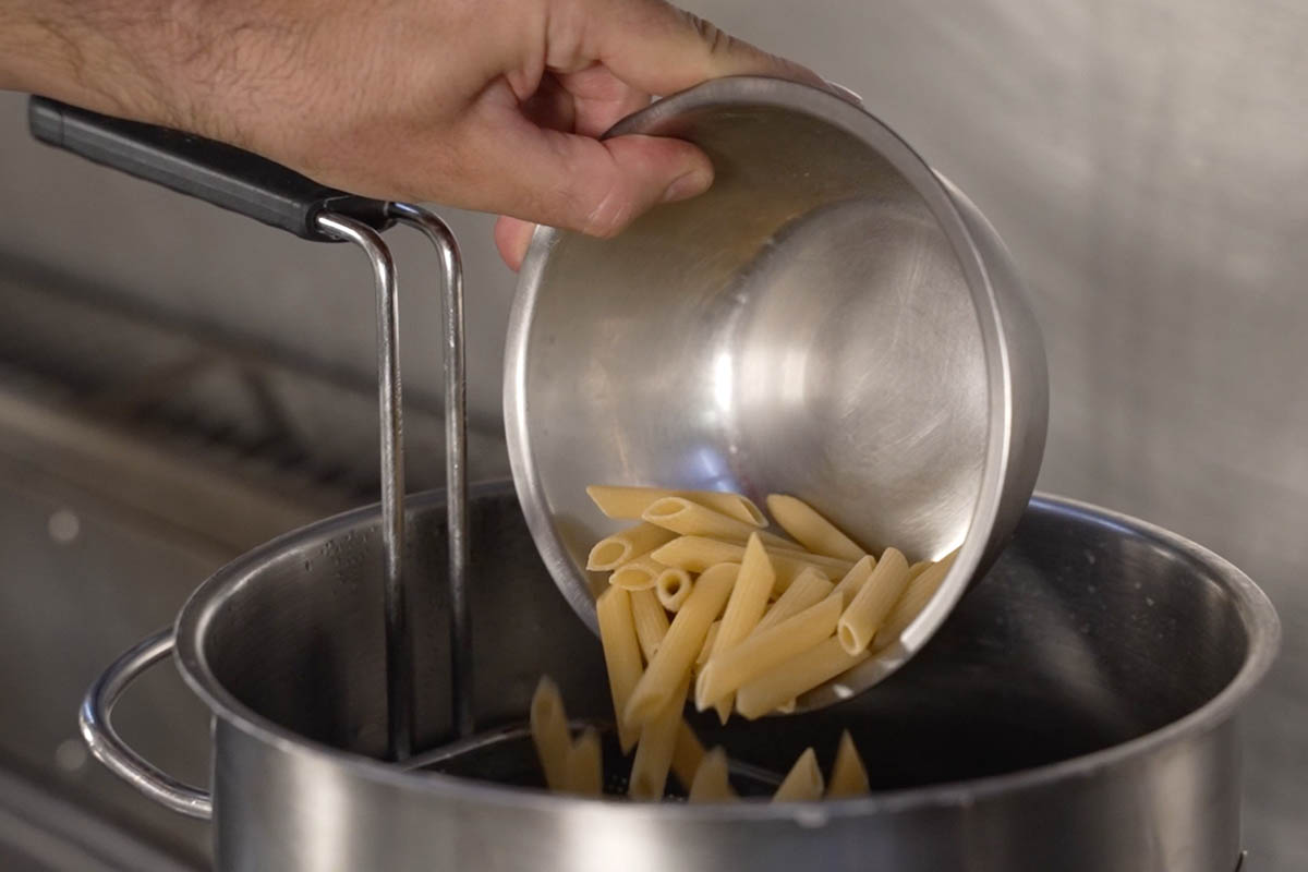 paso a paso Penne con salsa cabrales e pere fresche cocinar pasta