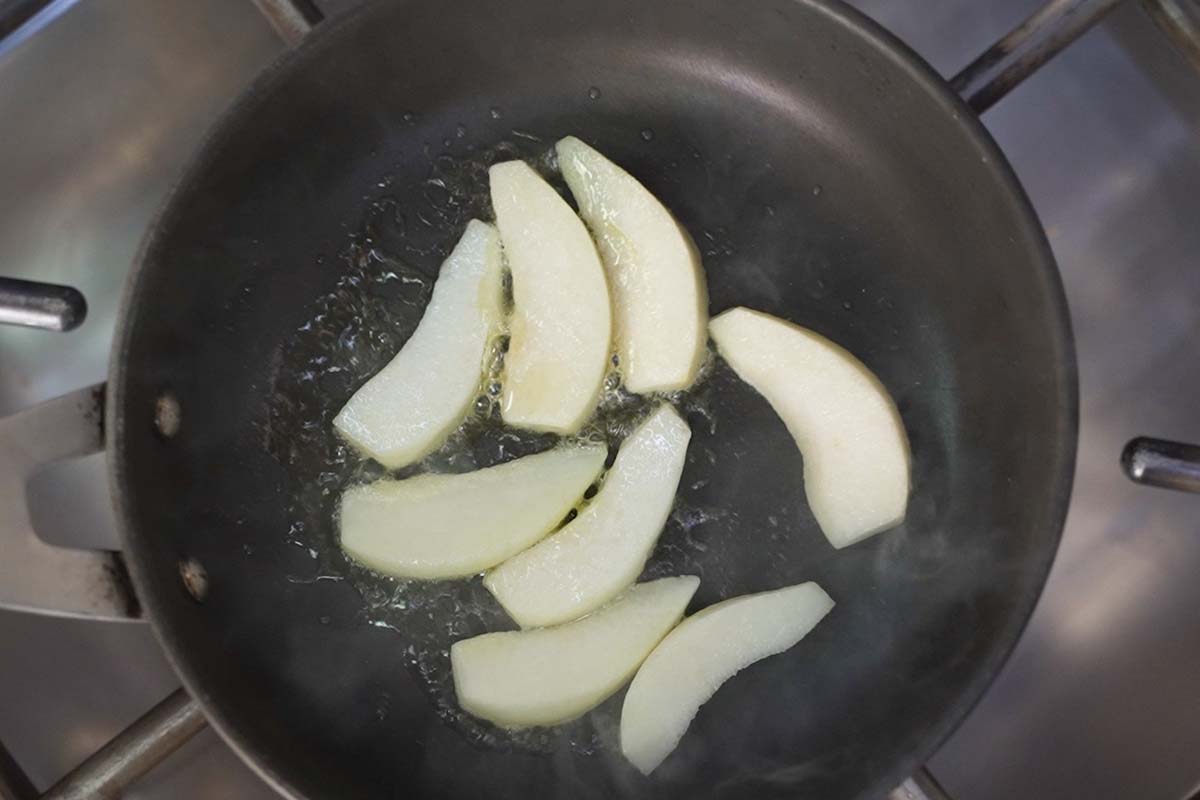 paso a paso Penne con salsa cabrales e pere fresche PERAS