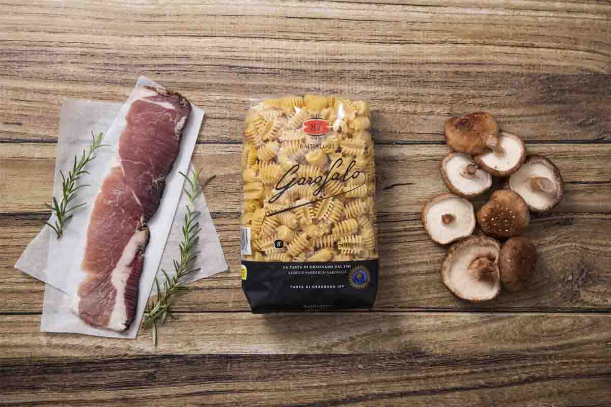 Paso a paso radiatori con setas y speck ingredientes