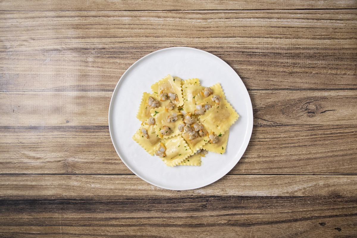 Ravioli-de-calabaza-con-berberechos-servir