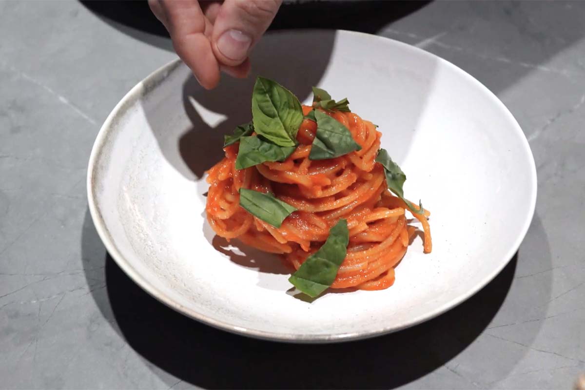 spaghetti con salsa de tomate