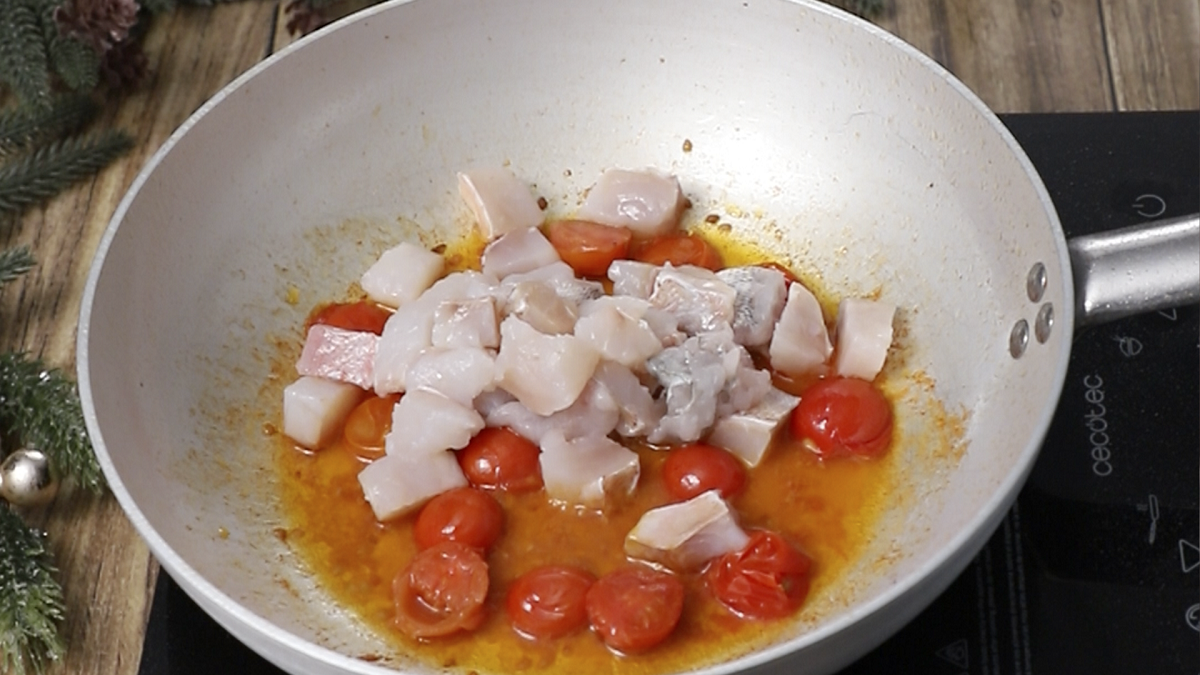 Rigatoni-con-ragú-de-peces-de-roca-salteado