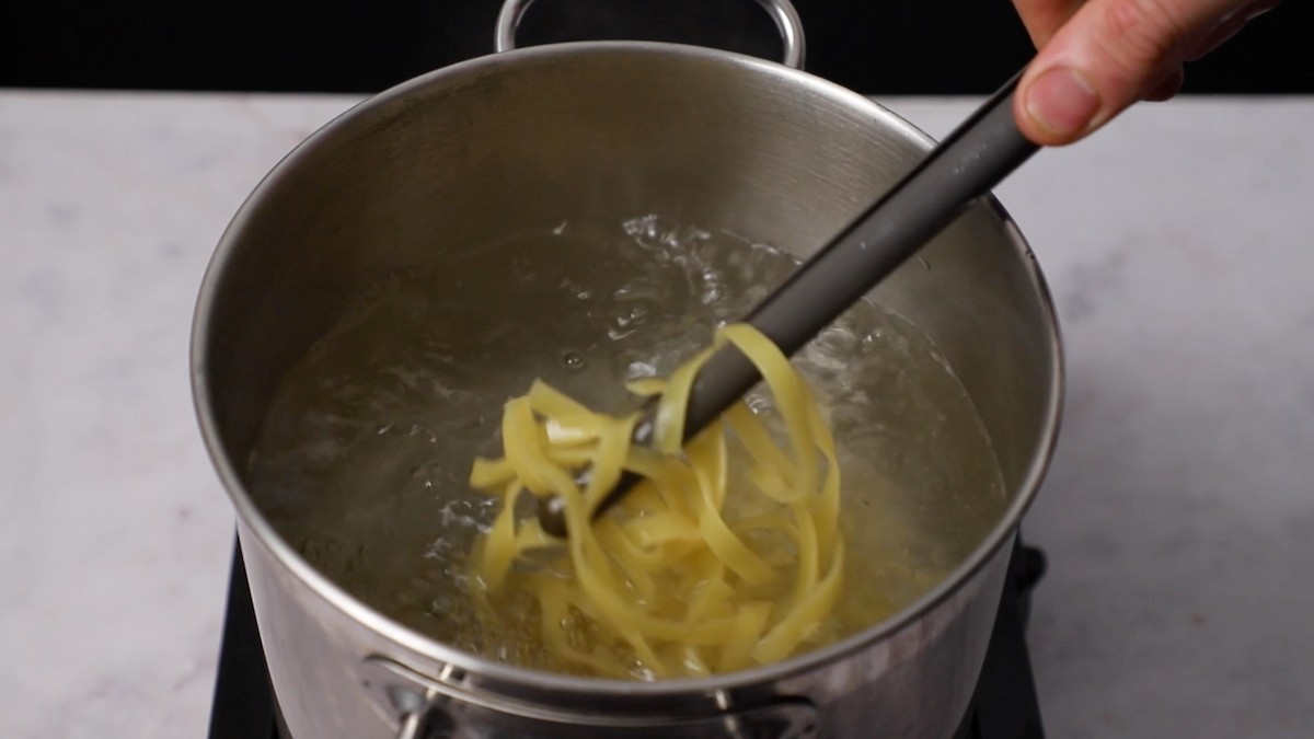 Paso a paso tagliatelle al ragù hervir pasta