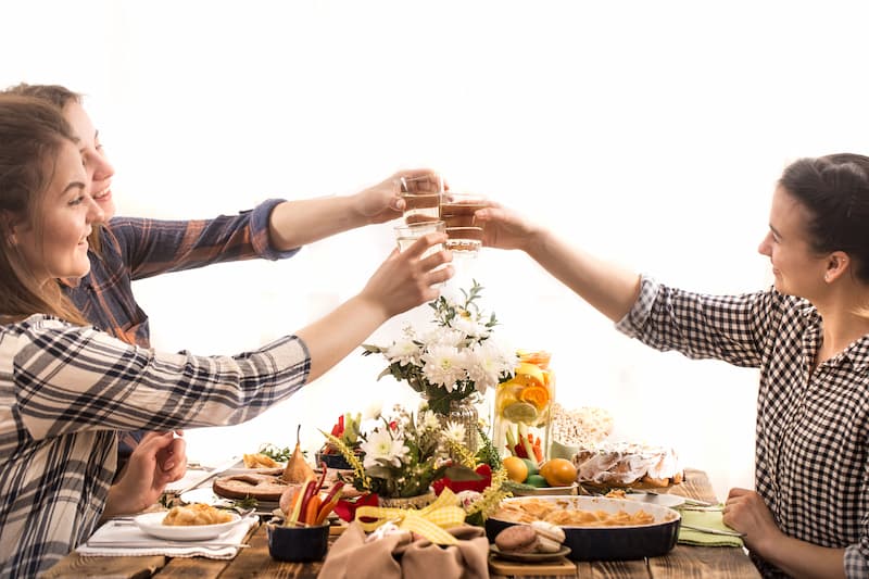 Celebración de una comida con amigos