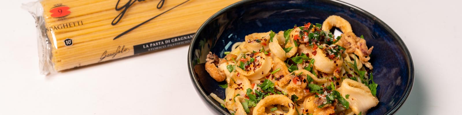 Pasta Garofalo - Espaguetis con ajo, aceite y chile con pescadito frito