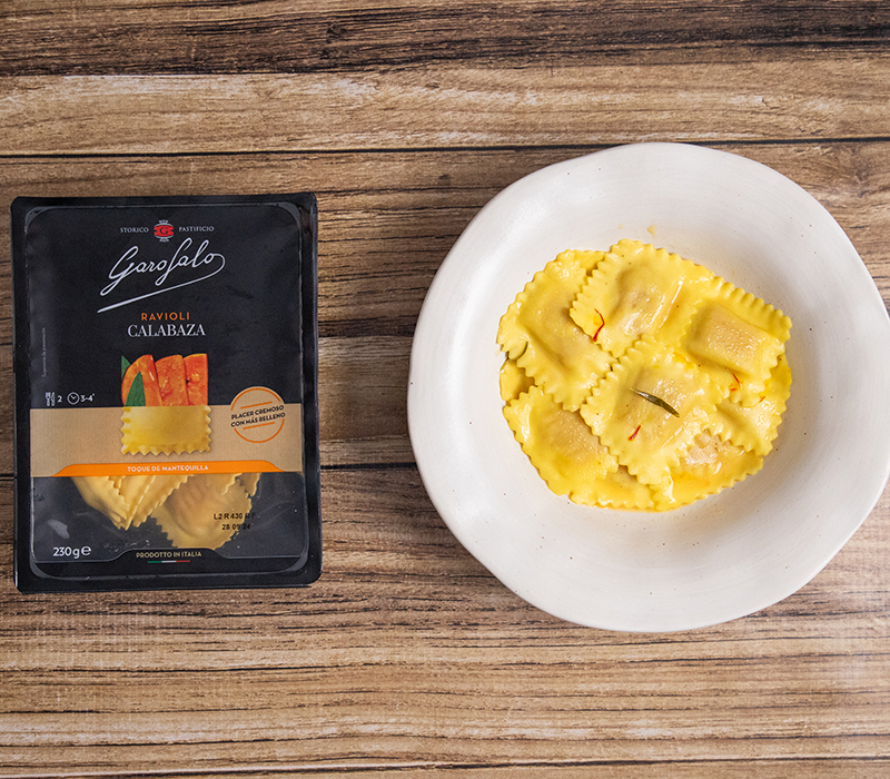 Pasta Garofalo - Ravioli de calabaza con salsa de azafrán y romero