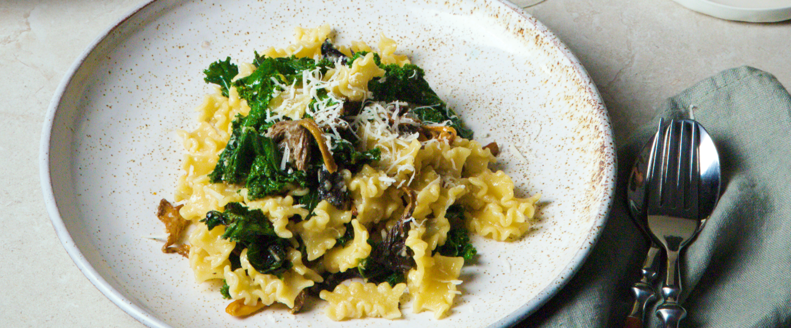 Pasta Garofalo - Mafalda corta med svamp och grönkål