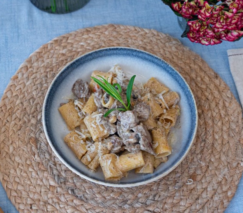 Pasta Garofalo - Mezze Maniche al Filetto di Manzo e Tartufo