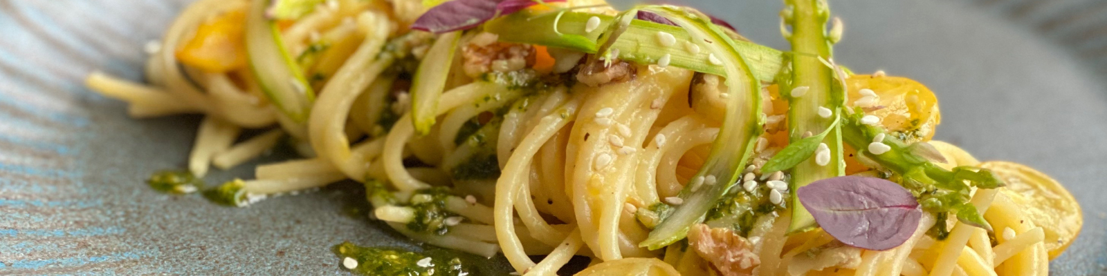 Pasta Garofalo - Garofalo spaghetti with yellow Sicilian tomatoes, basil pesto, walnuts and asparagus